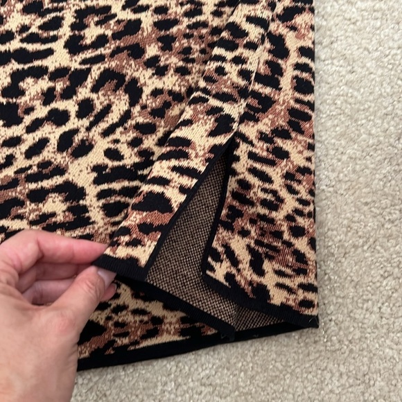 Chico's Size 2 (m/l) Sleeveless Mock Neck Top Animal Print Knit Tank Top - Picture 9 of 11